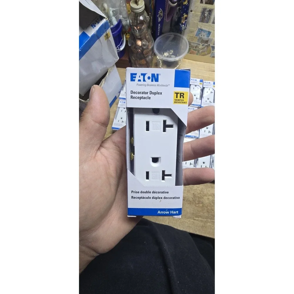 Eaton 20-Amp 125-volt White Decorator Duplex Outlets Lot Of 37